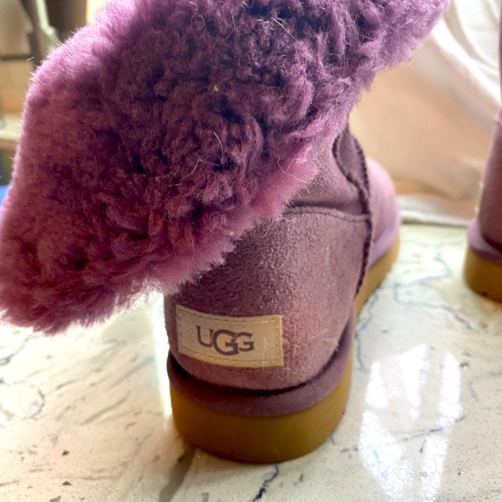 UGG boot- worn once. Purple size 6
